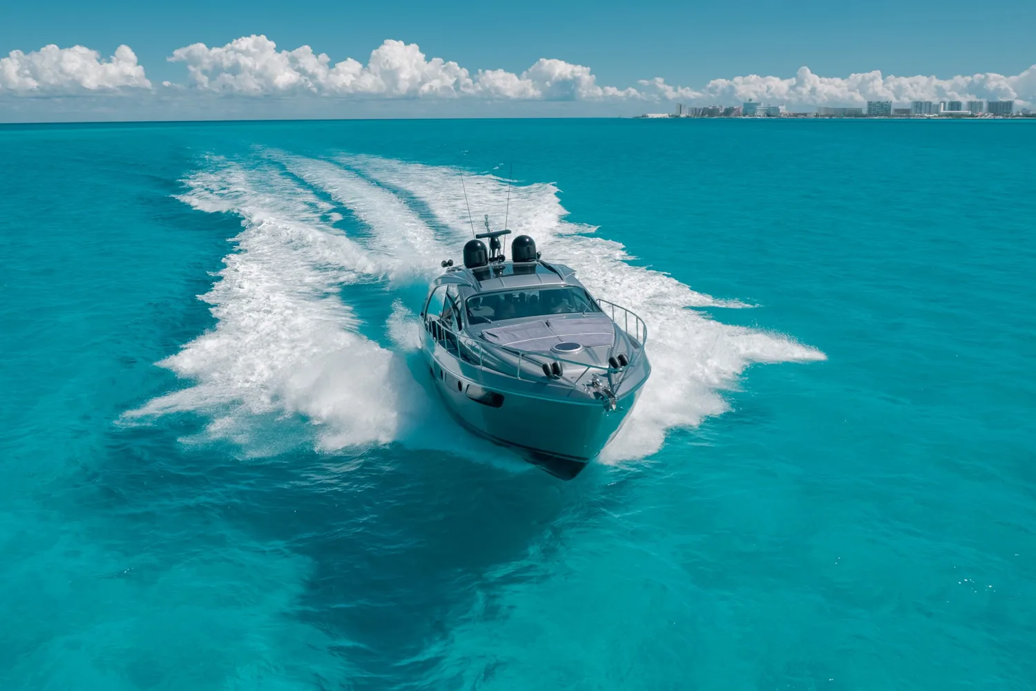 Pershing 56: barco del catálogo de Cancún Yates
