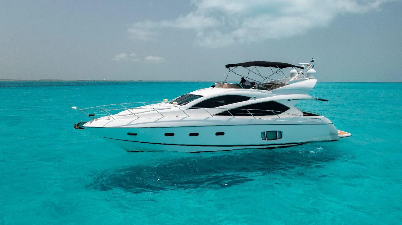 Azimut 64, foto 1