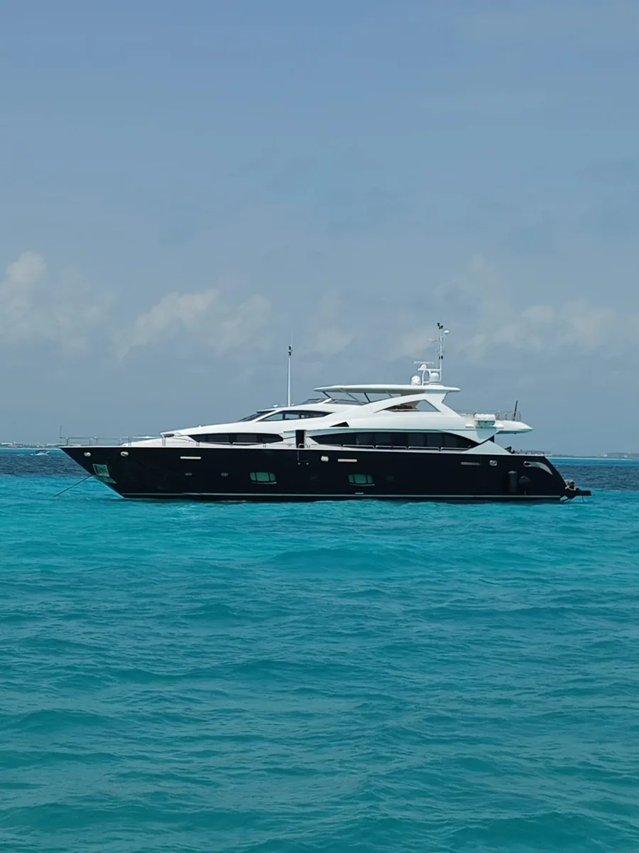 Charter 120, foto 1