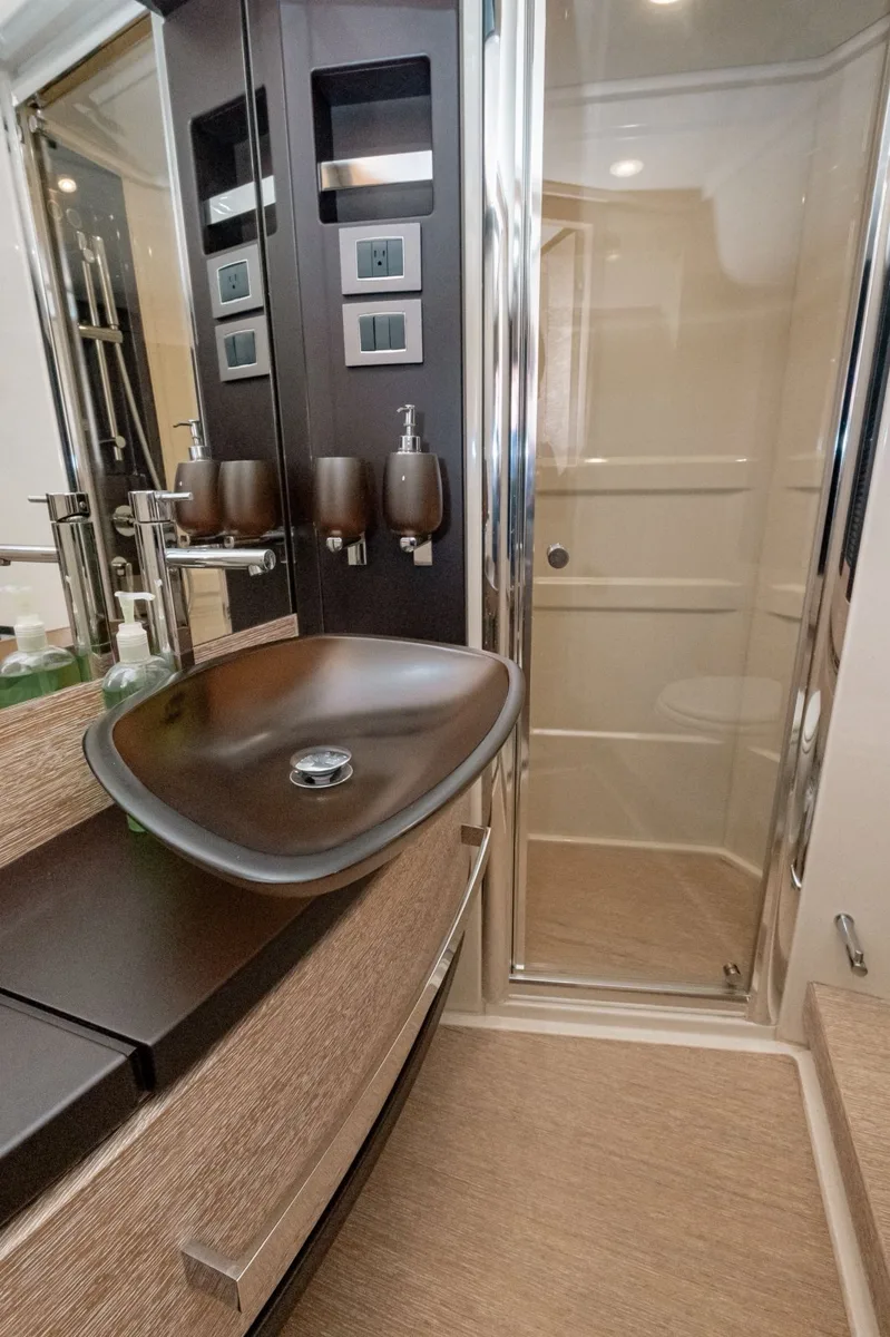 Azimut 65, foto 12