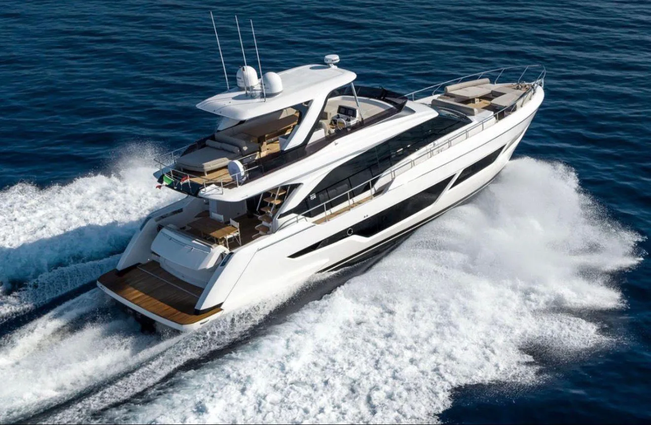 Ferretti 70: barco del catálogo de Cancún Yates