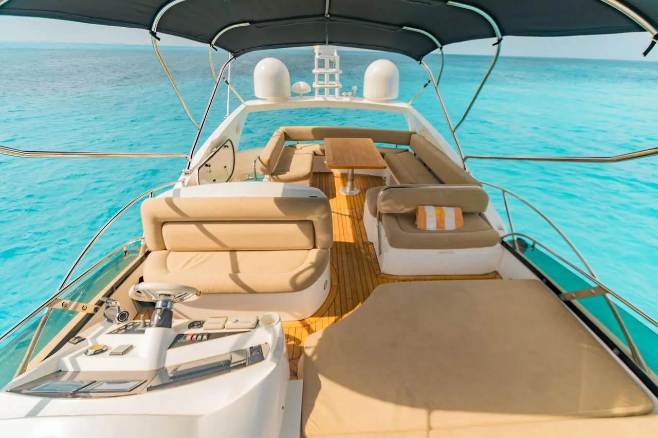 Azimut 64, foto 16