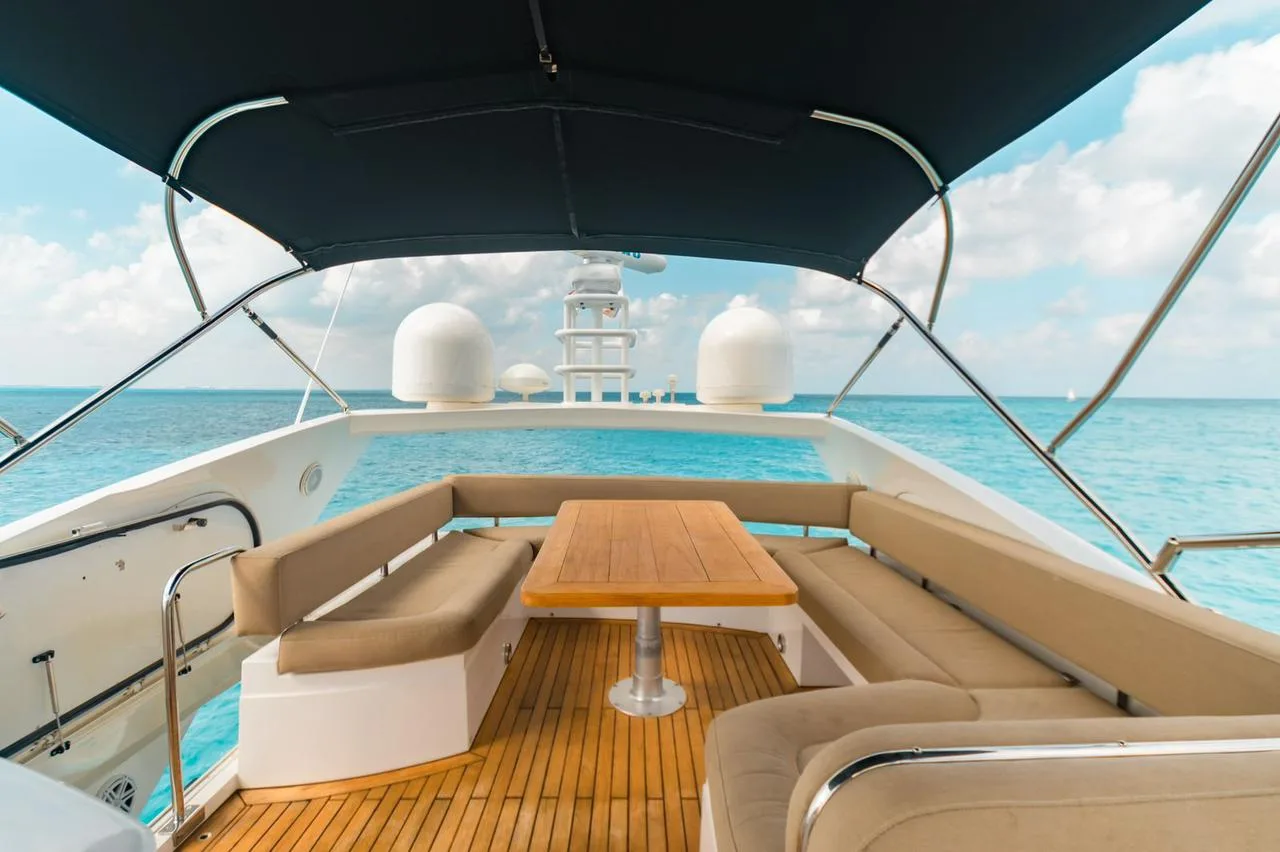 Azimut 64, foto 14