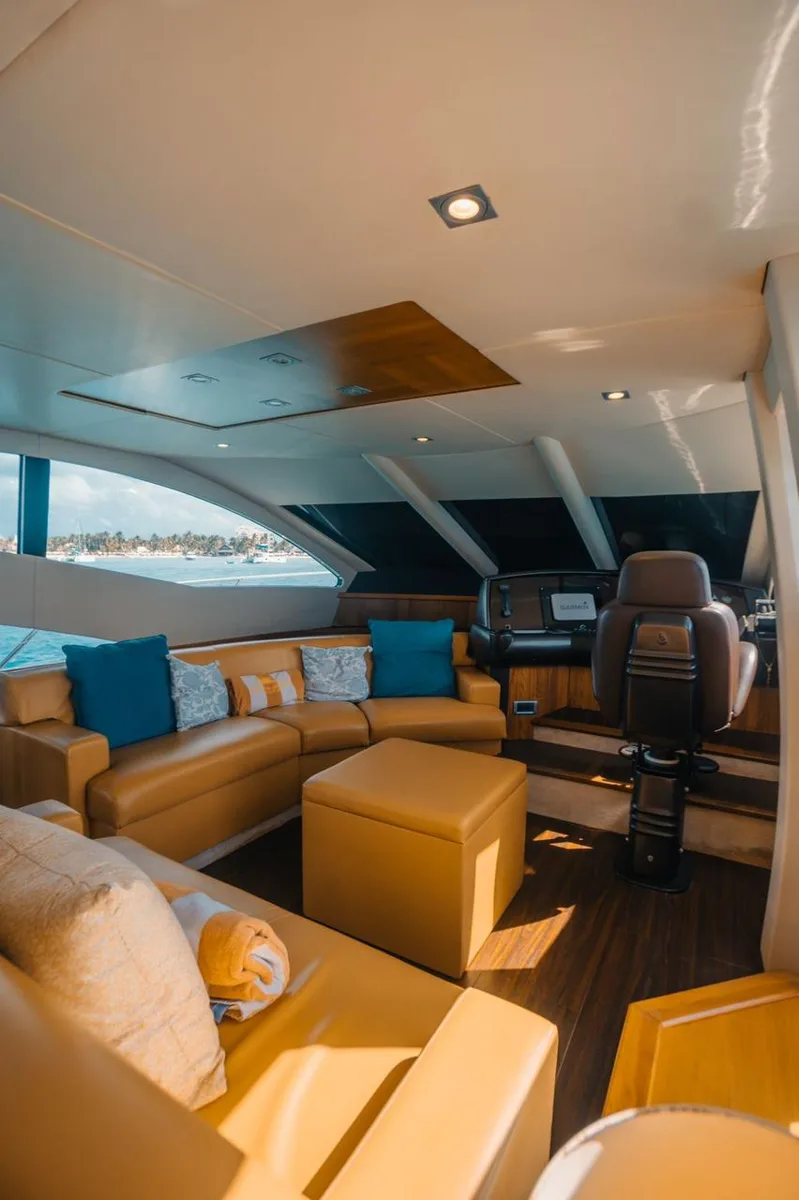 Azimut 64, foto 11