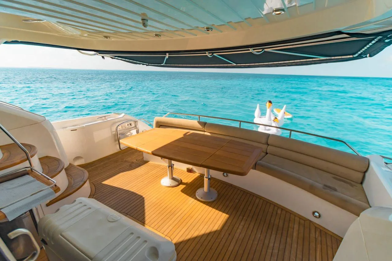 Azimut 64, foto 3