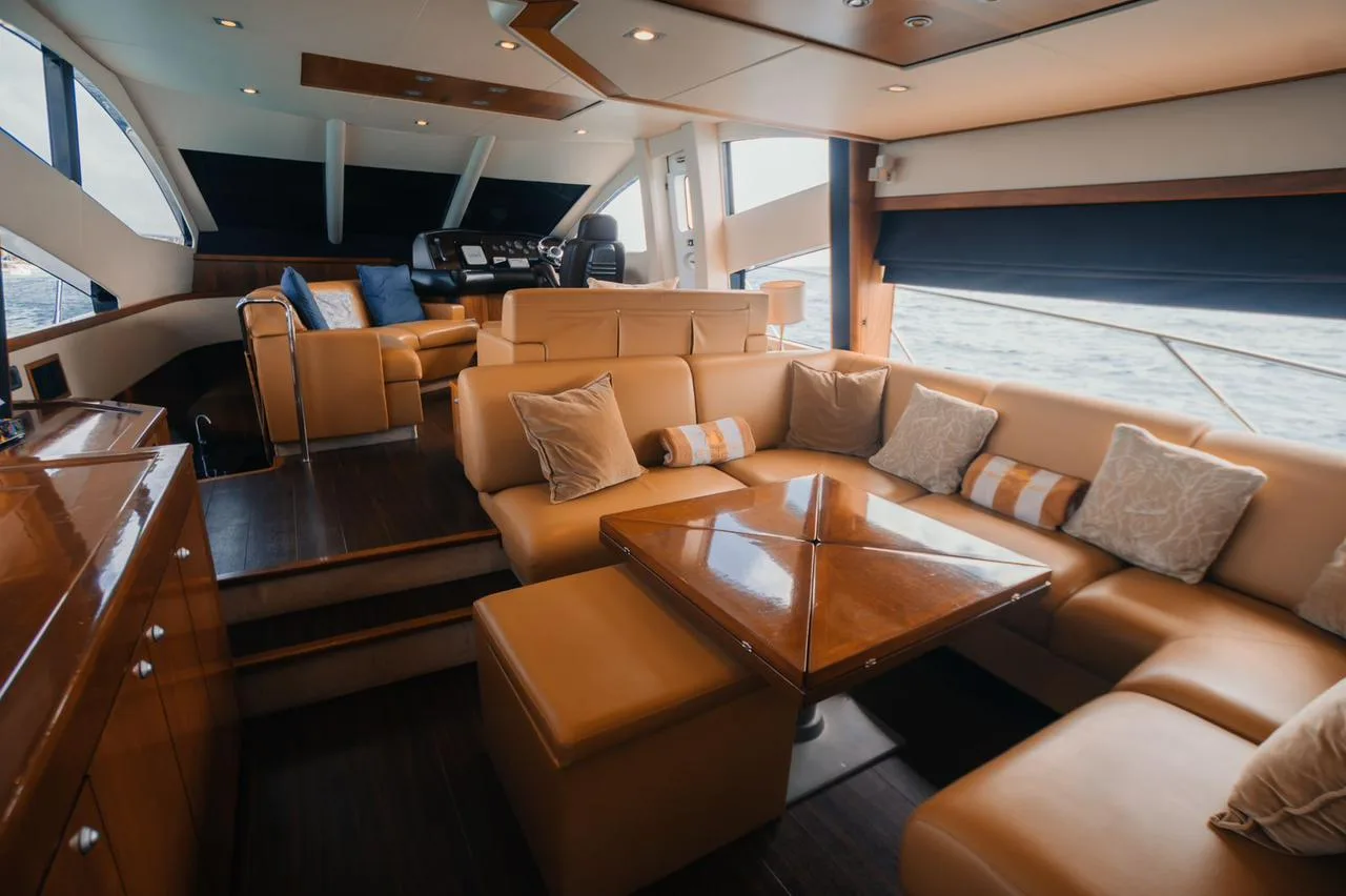 Azimut 64, foto 12