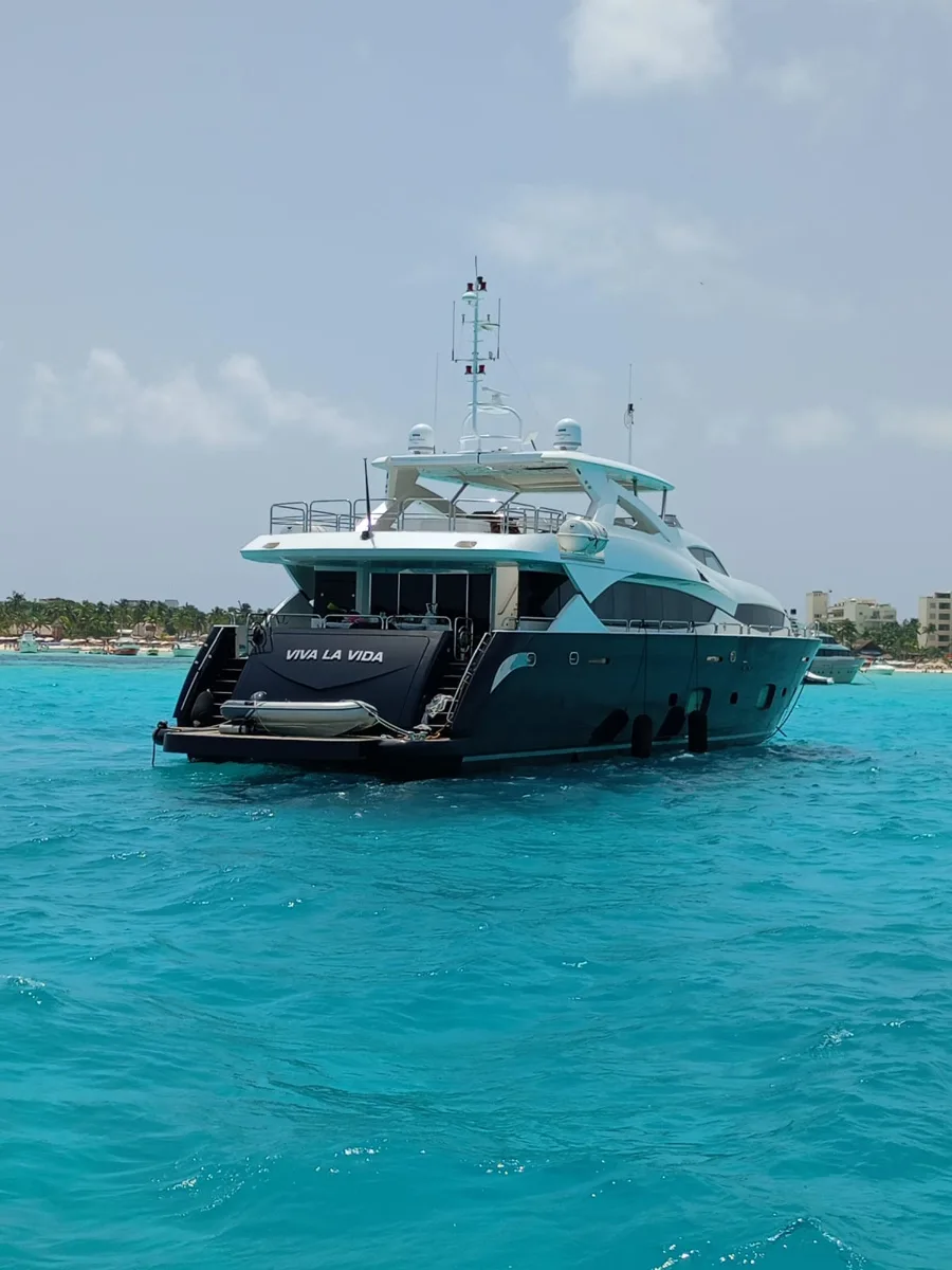 Charter 120, foto 2