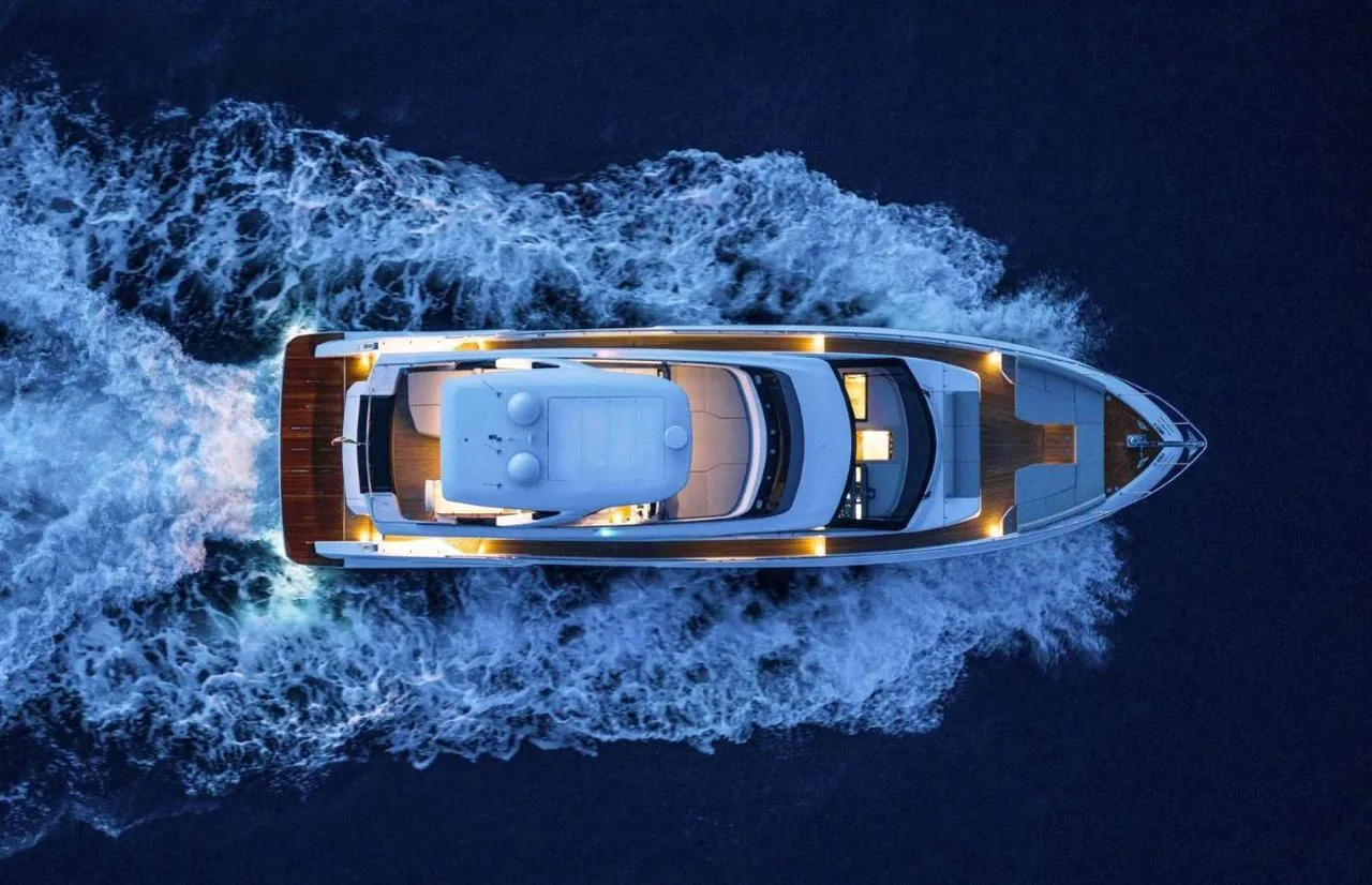 Ferretti 70