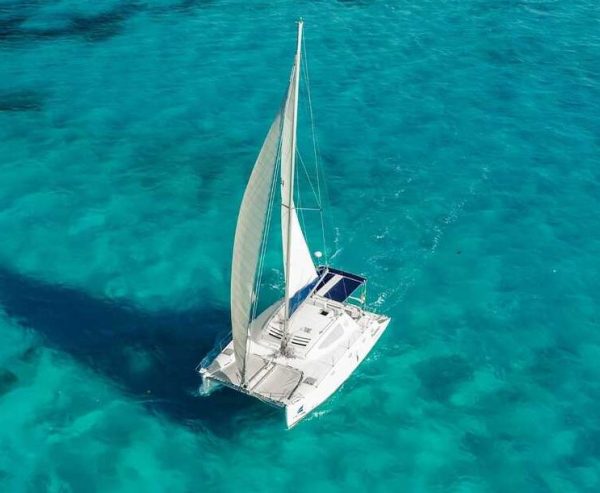 23.Catamaran Party Tours 40 ft / 30 pax