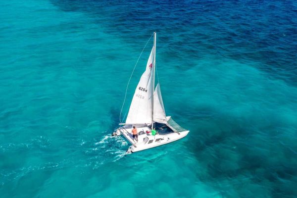 25.Small Family Catamaran Cancun 24 ft / 9 pax - Image 4