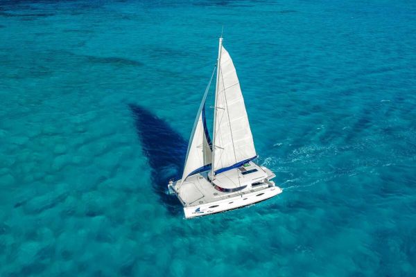 17.Catamaran Tours Deluxe Cancun 50 ft / 40 pax - Image 6