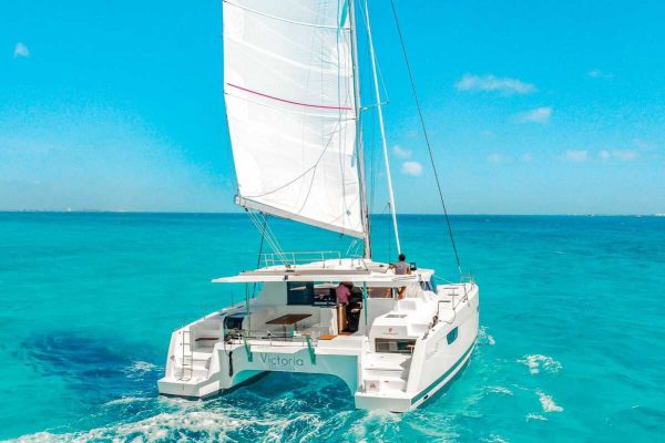 11.Private Tours VIP Catamaran 47 ft / 25 pax - Image 6