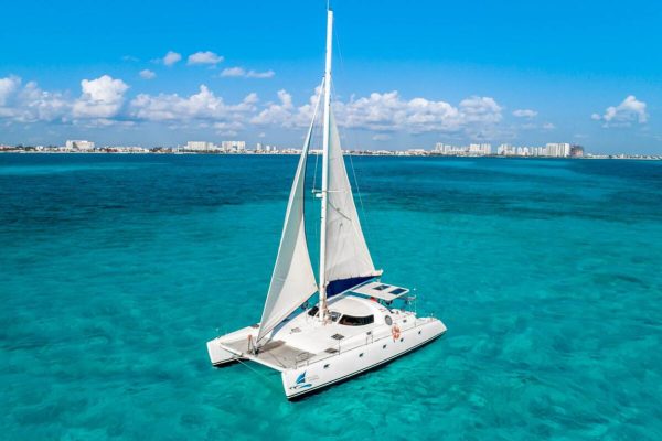 19.Catamaran Tours Manta Cancun 46 ft / 40 pax - Image 2