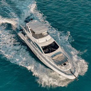 23. AZIMUT 65 FT