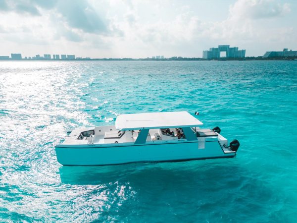 42.Luxury catamaran 51FT