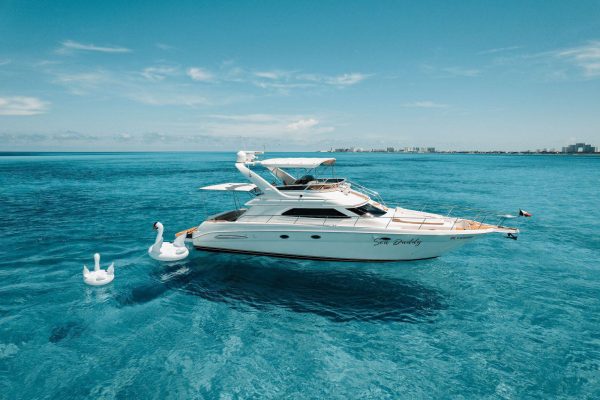 21. SEARAY Flybridge 55ft